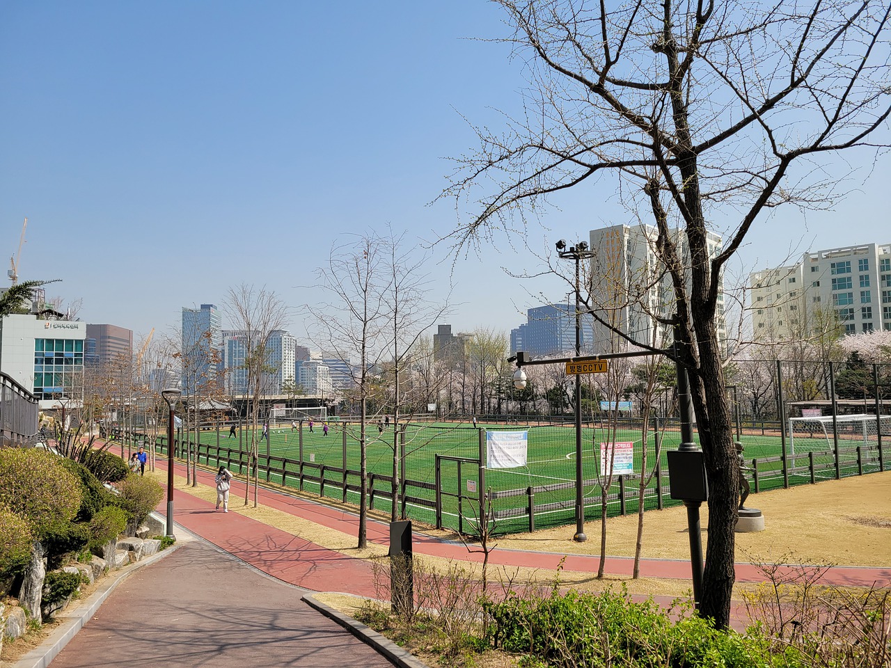 凭借稳健的 凭借稳健的